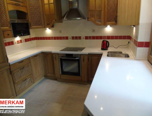 Blat kuchenny z konglomeratu  Crystal Absolute White marki Technistone / Merkam