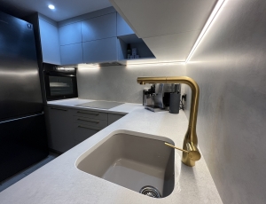 Blat kuchenny z konglomeratu Silver Lake marki Silestone / Merkam