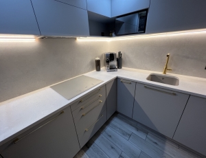 Blat kuchenny z konglomeratu Silver Lake marki Silestone / Merkam