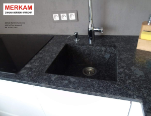 Blat kuchenny z kamienia naturalnego / granit Steel Grey lapatura  / Merkam