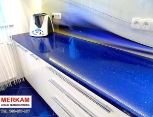 Blat kuchenny z konglomeratu Starlight Blue marki Technistone  / Merkam 