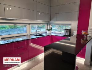 Blat kuchenny z konglomeratu kwarcowego / konglomerat Brillante Black marki Technistone / Merkam