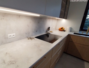 Blaty kuchenne z konglomeratu Ambiente Light  marki Technistone / Merkam