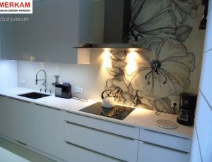 Blat kuchenny z konglomeratu  Iconic White marki Silestone / Merkam