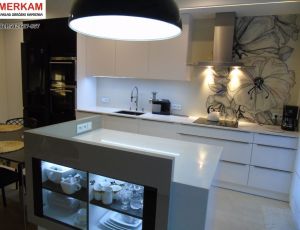 Blat kuchenny z konglomeratu  Iconic White marki Silestone / Merkam