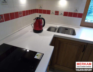 Blat kuchenny z konglomeratu  Crystal Absolute White marki Technistone / Merkam