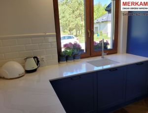 Blat kuchenny z konglomeratu Calacatta Gold marki Silestone / Merkam 