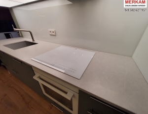 Blat kuchenny z konglomeratu Et. Serena marki Silestone / Merkam