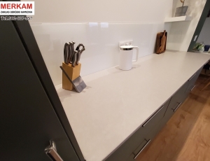 Blat kuchenny z konglomeratu Et. Serena marki Silestone / Merkam