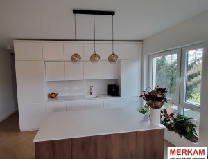Blat kuchenny z konglomeratu Frosty Carina marki Caesarstone / Merkam 