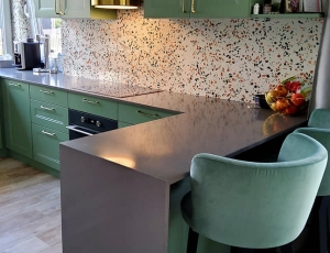 Blat kuchenny z konglomeratu Gobi Grey marki Technistone  / Merkam 