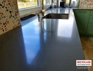 Blat kuchenny z konglomeratu Gobi Grey marki Technistone  / Merkam 