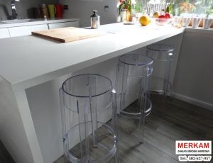 Blat kuchenny z konglomeratu Crystal Absolute White marki Technistone / Merkam 