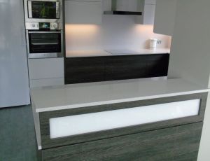 Blat kuchenny z konglomeratu  Brillante White marki Technistone / Merkam