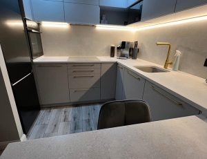 Blat kuchenny z konglomeratu Silver Lake marki Silestone / Merkam