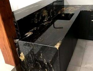 Blat kuchenny z kamienia naturalnego / granit Titanium / Merkam 