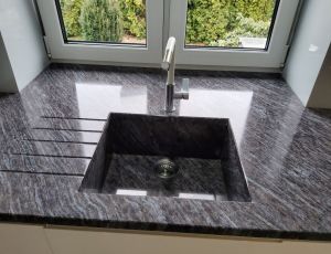 Blat kuchenny z kamienia naturalnego / granit Orion  / Merkam