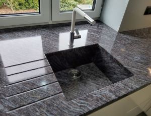 Blat kuchenny z kamienia naturalnego / granit Orion  / Merkam