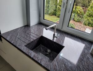 Blat kuchenny z kamienia naturalnego / granit Orion  / Merkam