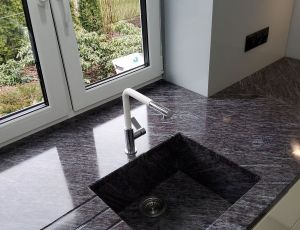 Blat kuchenny z kamienia naturalnego / granit Orion  / Merkam