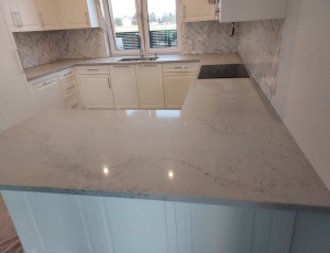 Blat kuchenny z konglomeratu  Noble Grey marki Caesarstone / Merkam