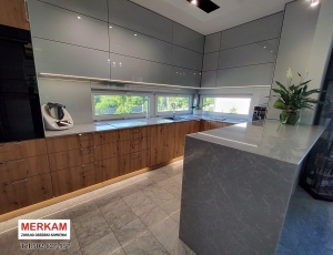 Blat kuchenny z konglomeratu  Polaris marki Silestone  / Merkam
