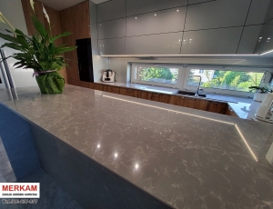 Blat kuchenny z konglomeratu  Polaris marki Silestone  / Merkam
