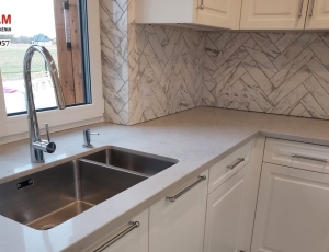Blat kuchenny z konglomeratu  Noble Grey marki Caesarstone / Merkam