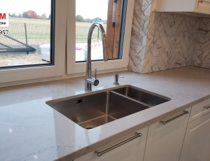 Blat kuchenny z konglomeratu  Noble Grey marki Caesarstone / Merkam