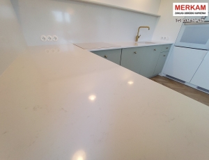 Blat kuchenny z konglomeratu Noble Supreme marki Technistone /  Merkam 