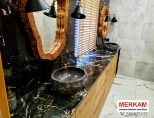 Blaty  lazienkowe z kamienia naturalnego granitu Belveder / Merkam
