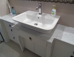 Blaty lazienkowe z marmuru  Carrara Bianco  / Merkam