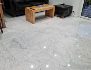 Realizacje Parapety, okładziny  i inne / Posadzka z marmuru Carrara Bianco / Merkam lodz