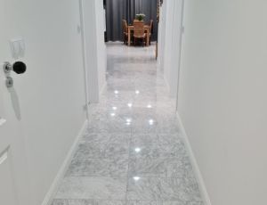 Realizacje Parapety, okładziny  i inne / Posadzka z marmuru Carrara Bianco / Merkam lodz