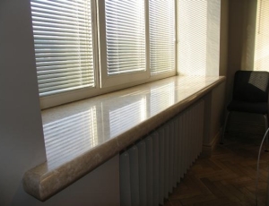 Parapet z marmuru Breccia Sarda / Merkam