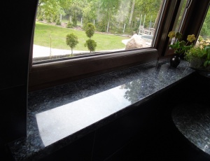 Parapet z granitu Lablador Blue / Merkam
