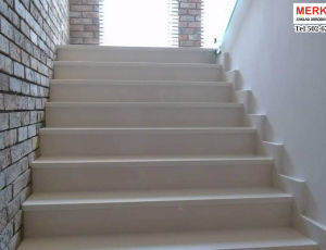 Schody z  konglomeratu kwarcowego Crystal White marki Technistone / biale schody   / Merkam 