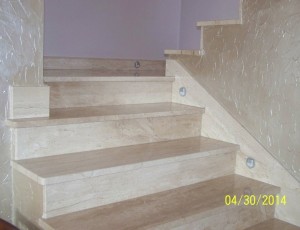 Schody z marmuru Breccia Sarda  /  bezowe schody marmurowe / Merkam