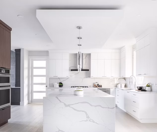 blat calacatta . białe blaty z szarą żyłką Silestone