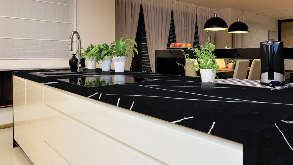 7530l_calacatta_noir_satin_blat_kuchenny_z_konglomeratu_Avant / Merkam